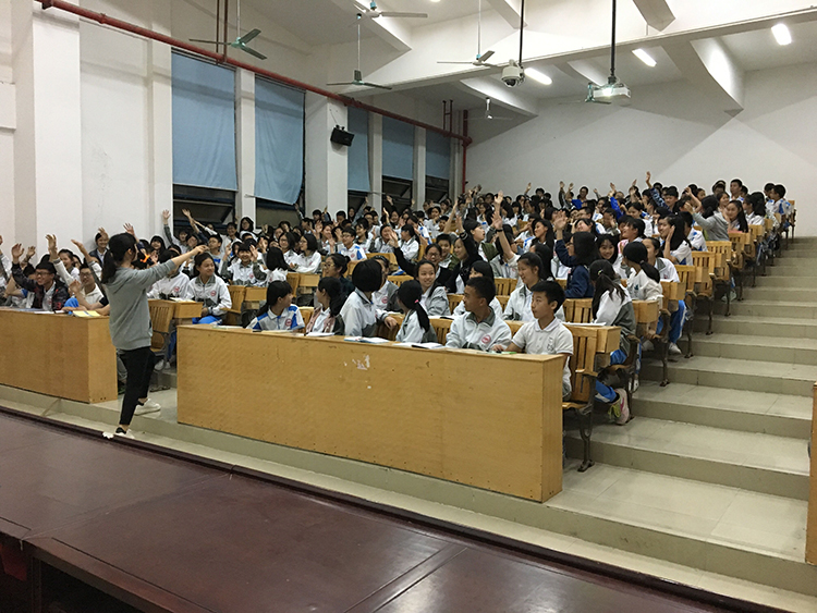无与伦比的青春讲座照片2.jpg