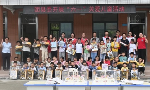 点亮心灯 屹然童行丨团县委开展“六一”关爱儿童活动